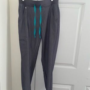 XS (R) Zamora Joggers | Figs GRAPHITE